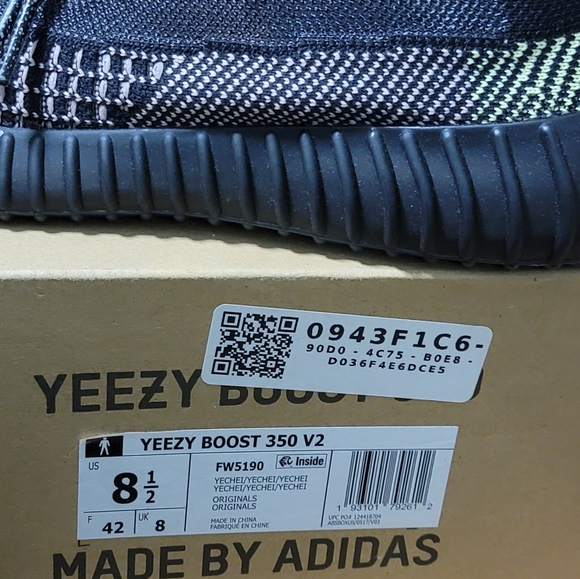 Yeezy Boost 350 V2 Yecheil Men's Size          8.5 New with Tags and Box - Picture 12 of 13